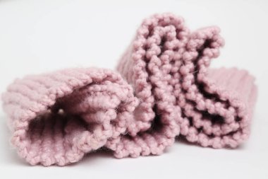 Pembe el yapımı örgü eşarbı..