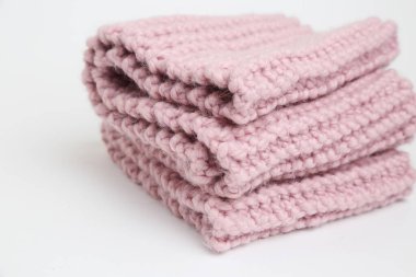 Pembe el yapımı örgü eşarbı..