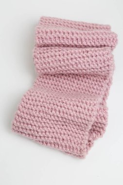 Pembe el yapımı örgü eşarbı..