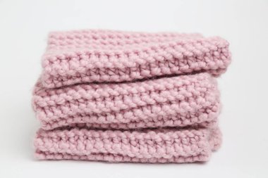 Pembe el yapımı örgü eşarbı..