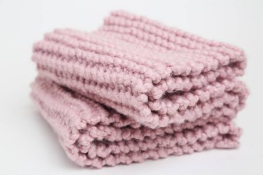 Pembe el yapımı örgü eşarbı..