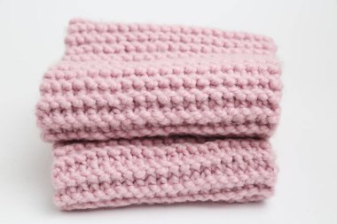 Pembe el yapımı örgü eşarbı..