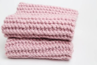 Pembe el yapımı örgü eşarbı..