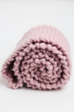 Pembe el yapımı örgü eşarbı..