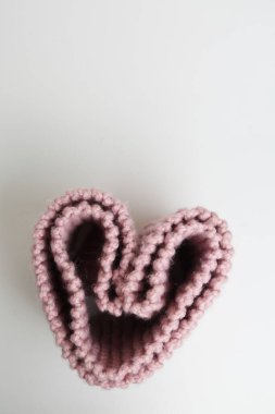 Pembe el yapımı örgü eşarbı..