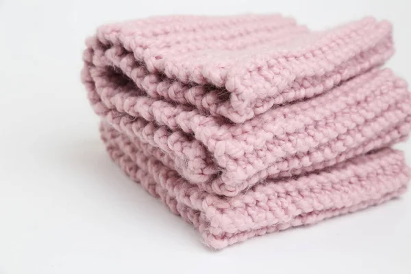 ピンク色の手編みスカーフ — ストック写真