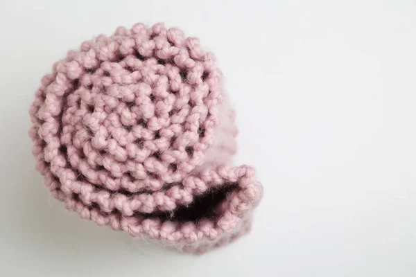 ピンク色の手編みスカーフ — ストック写真