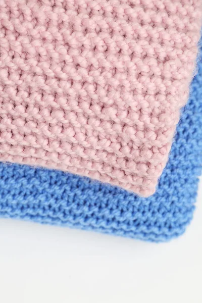 ピンクと青の手編みスカーフ — ストック写真