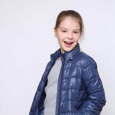 Beautirul studio Avrupa beyaz genç kız portresi