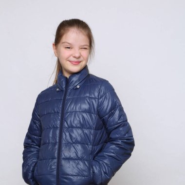 Beautirul studio Avrupa beyaz genç kız portresi