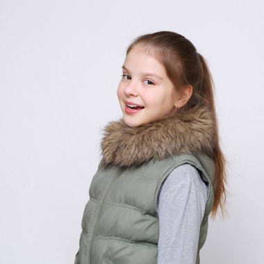 Beautirul studio Avrupa beyaz genç kız portresi