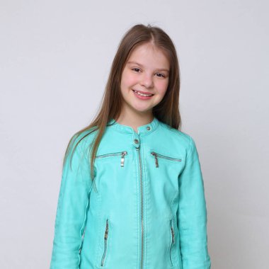 Beautirul studio Avrupa beyaz genç kız portresi