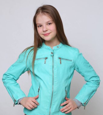 Beautirul studio Avrupa beyaz genç kız portresi