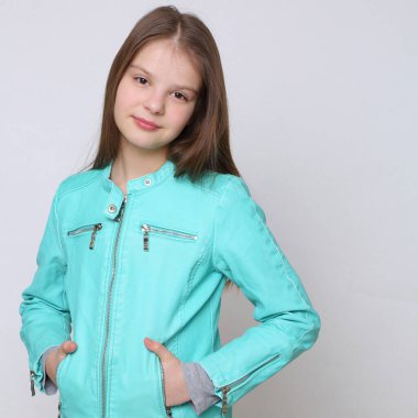 Beautirul studio Avrupa beyaz genç kız portresi