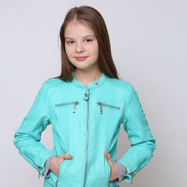 Beautirul studio Avrupa beyaz genç kız portresi