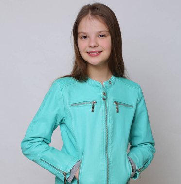 Beautirul studio Avrupa beyaz genç kız portresi