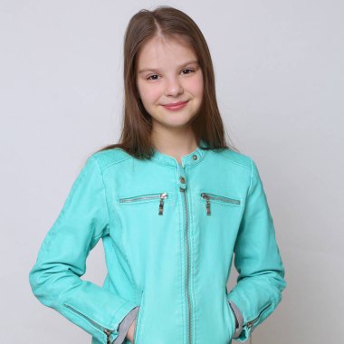 Beautirul studio Avrupa beyaz genç kız portresi