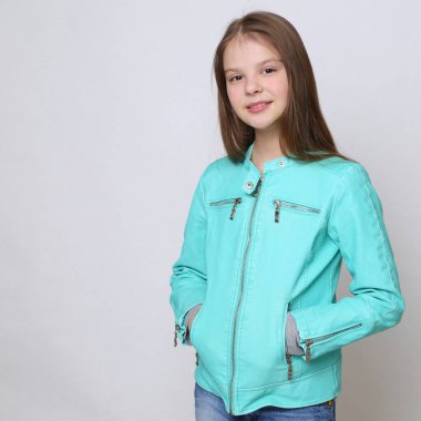 Beautirul studio Avrupa beyaz genç kız portresi