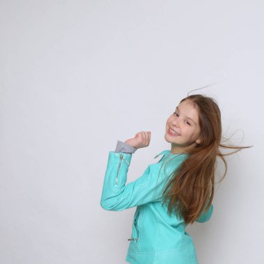 Beautirul studio Avrupa beyaz genç kız portresi