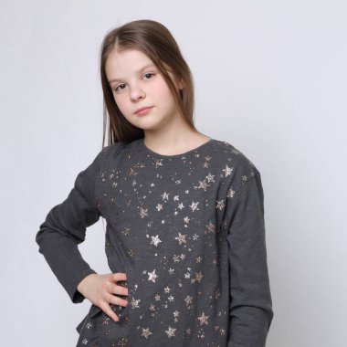 Beautirul studio Avrupa beyaz genç kız portresi