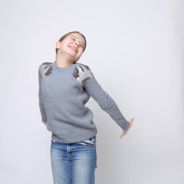 Beautirul studio Avrupa beyaz genç kız portresi