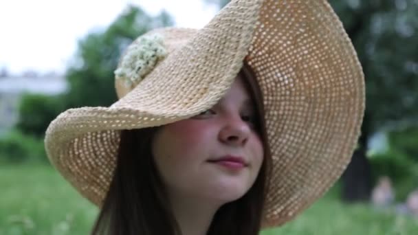 Beautiful Caucasian Girl Straw Hat Green Grass Summertime Selected Focus — Stock Video