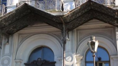 SAINT PETERSBURG, RUSSIA - 16 HAZİRAN 2019: Gündüz Saint Petersburg Tarihi Binası 'na yakın çekim 