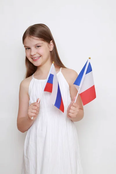 Маленькая Девочка Флагами Российской Федерации Франции — стоковое фото