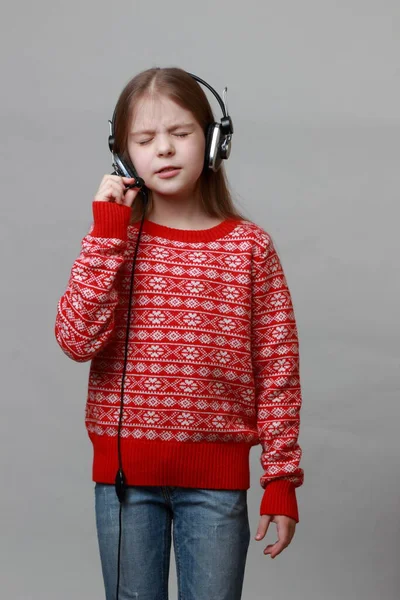 Lovely Caucasian Little Girl Headphone Microphone — Stock Photo, Image