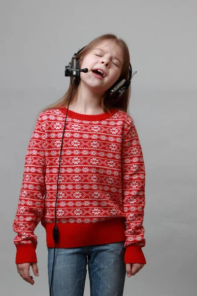 Lovely Caucasian Little Girl Headphone Microphone — Stock Photo, Image