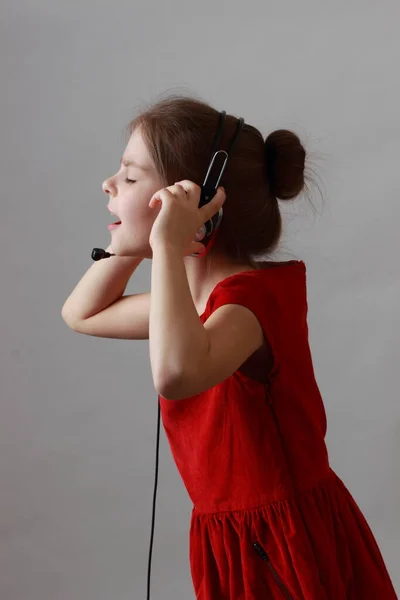 Beautiful Little Girl Red Dress Listen Music Singing — Stock Photo, Image