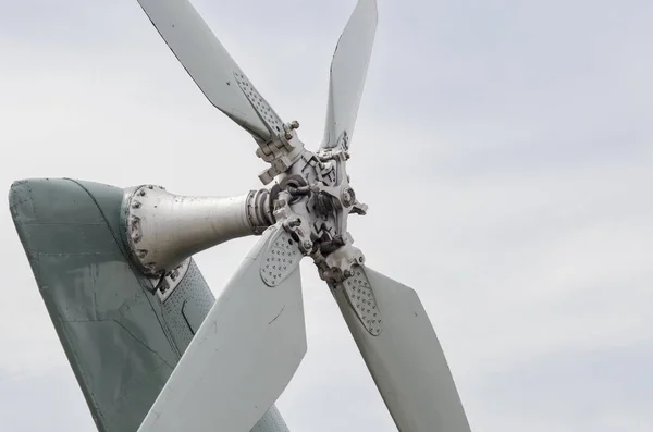 Kuyruk rotor ve eski askeri helikopter dümenini parçası
