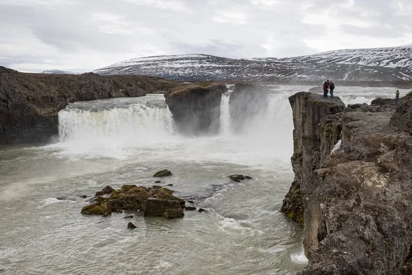 İzlanda 'da Godafoss şelalesi