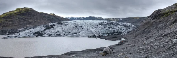 Güney İzlanda'daki buzul erime. Panoramik fotoğraf