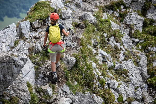 Красень Самиця Альпініста Віа Феррата Сходження Скелі Швейцарських Альпах — стокове фото