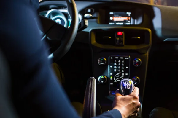 Conduite Une Voiture Nuit Jolie Jeune Femme Conduisant Voiture Moderne — Photo