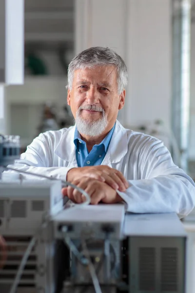 Professore Medico Chimica Senior Che Effettua Esperimenti Ricerca Laboratorio Chimica — Foto Stock