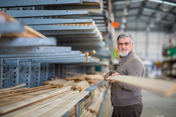 Diy Concept Senior Man Choosing Buying Construction Wood Diy Store — Stock Photo, Image