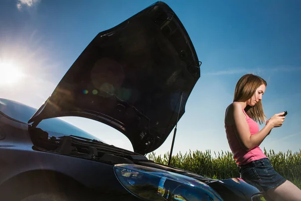 Pretty Young Woman Roadside Her Car Has Broken — Stock Photo, Image