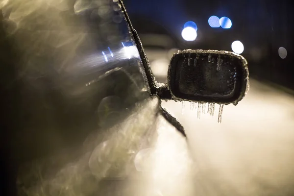 Bevroren Ijs Locked Rearview Spiegel Wisser Van Auto Met Ijspegels — Stockfoto