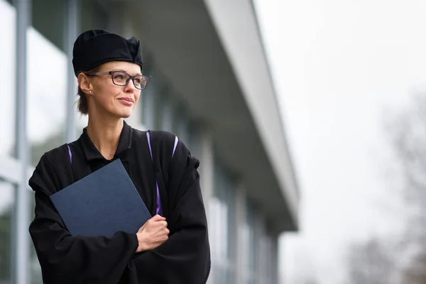 Pretty Young Woman Celebrating Joyfully Her Graduation Cheking Her Diploma — Stock Photo, Image