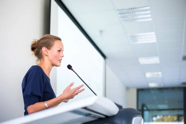 Pretty Young Business Woman Giving Presentation Conference Meeting Setting Shallow — Stock Photo, Image