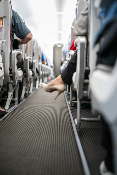 Interior Avião Comercial Com Passageiros Nos Seus Lugares Durante Voo — Fotografia de Stock
