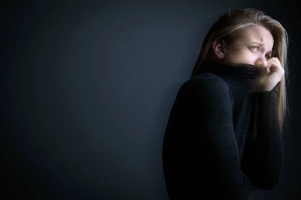 Jonge Vrouw Die Lijdt Aan Een Ernstige Depressie Angst — Stockfoto