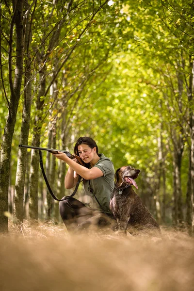 Temporada Caça Outono Caçar Esportes Livre Mulher Caçadora Floresta — Fotografia de Stock