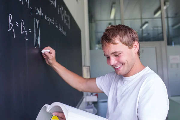 Porträtt Mycket Glad Ung Manlig Collegestudent Arbetar Hans Bärbara Dator — Stockfoto