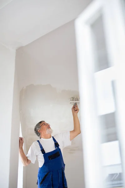 Painter man at work with a paint bucket, wall painting concept — Stock Image Painter Man Work Paint Bucket Wall Painting Concept Royalty Free Stock Photos