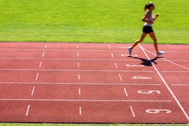 Bir çalışan bir yarış birinciliğine parça (hareket bulanık görüntü Runner)