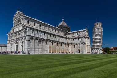 Pisa, Toskana, İtalya (sürekli bu simgesel turist akını iletmek için kullanılan hareket bulanıklık teknik Leaning Tower gelen turist kalabalığından)