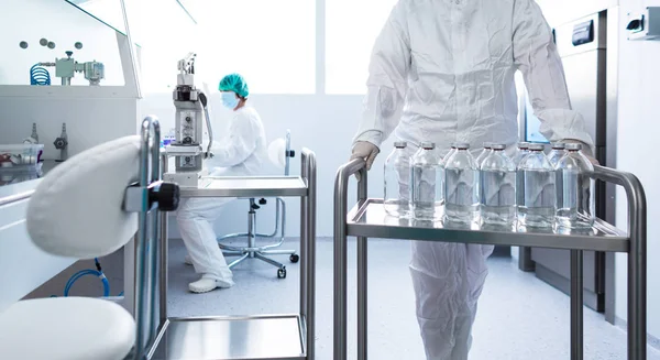 Flasks Liquids Lab Pharmaceutical Industry Factory Production Laboratory Color Toned — Stock Photo, Image